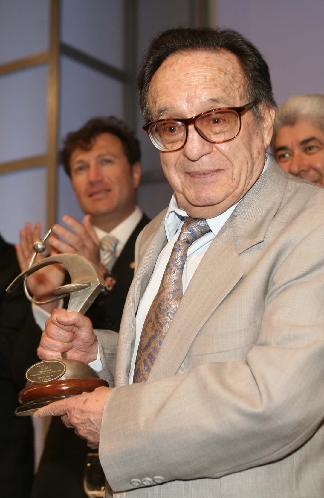 En una de esas salidas, Chespirito cuestionó a su pareja por el desinterés que tenía hacia sus salidas nocturnas, por lo que la despertó y le recriminó por nunca esperarlo despierta.