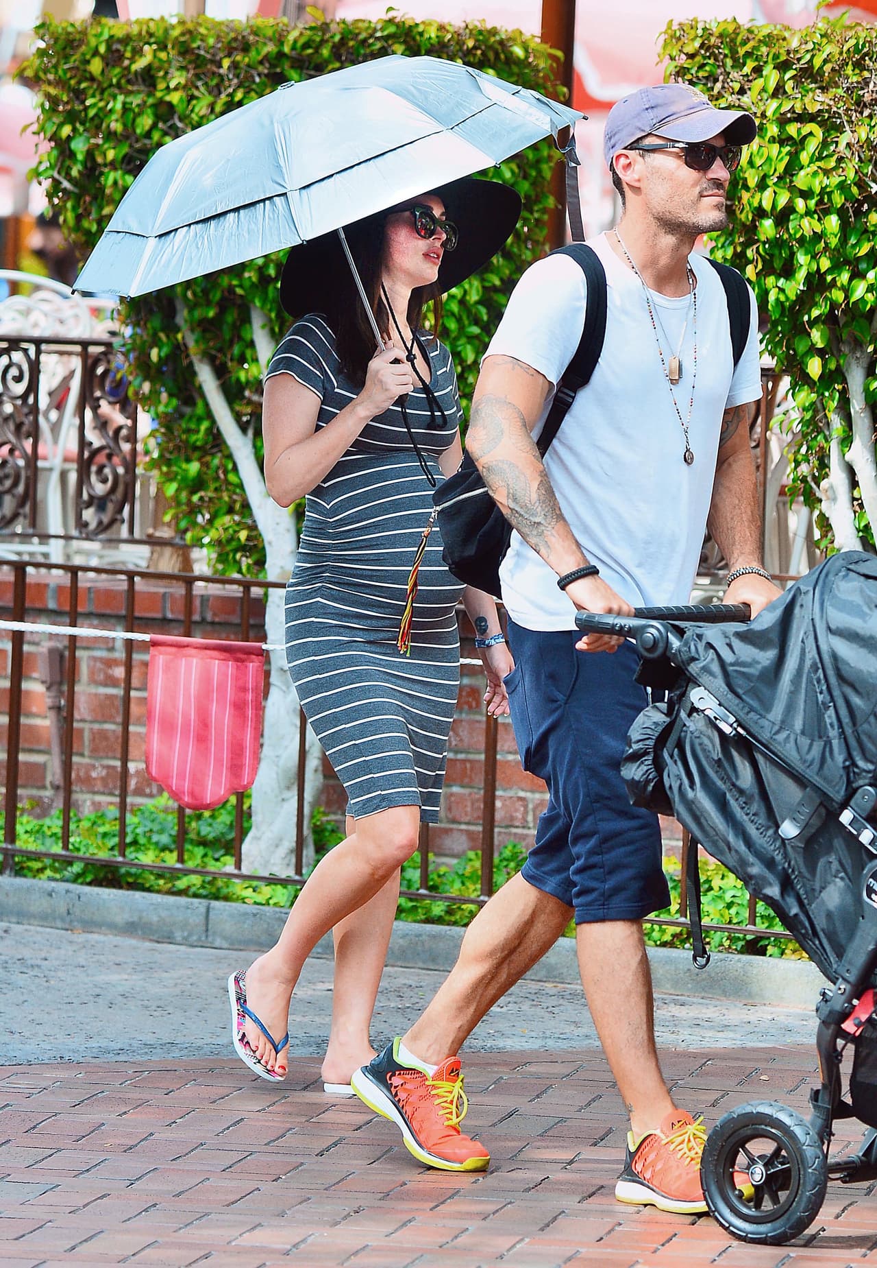 Megan Fox y su aún esposo Brian Austin Green llevaron a sus peques de paseo a Disney.