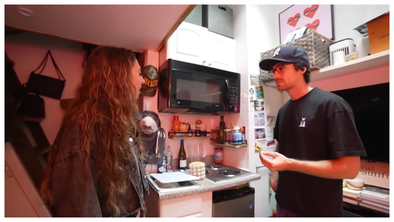 Simpson, quien se especializa en filmar videos a viviendas peculiares, mostró su sorpresa al ver cada rincón de este apartamento de Manhattan.
<br>
<br>