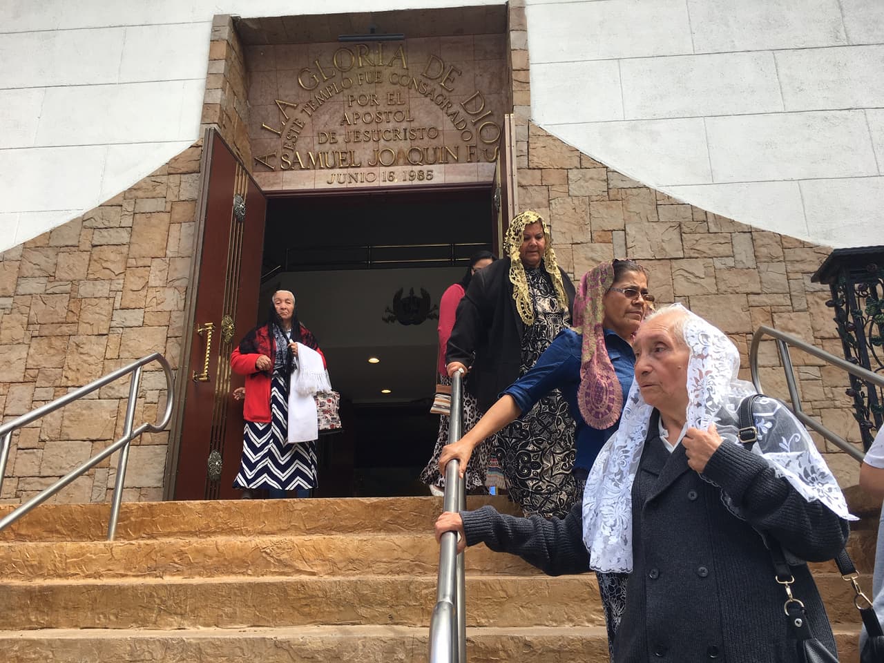 La iglesia La Luz del Mundo responde con maratón de rezos ante el arresto de su líder por abuso sexual