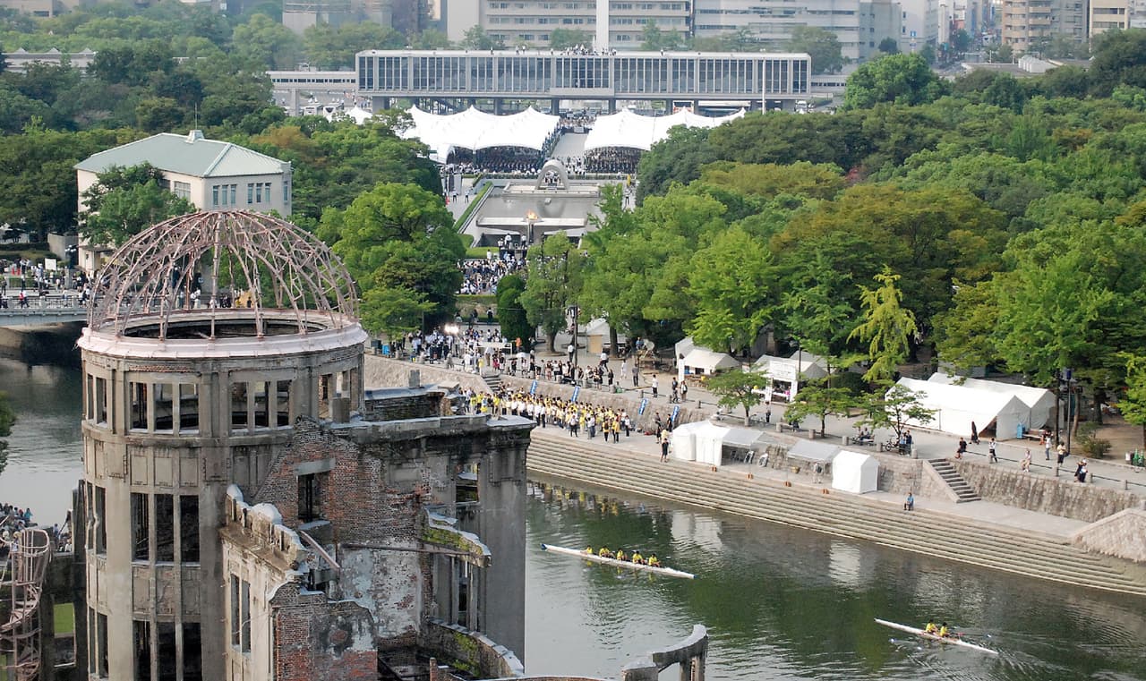 Los científicos utilizan información de distintas fuentes, incluyendo la experiencia de las bombas en Hiroshima (en la foto) y cómo reaccionó la gente ahí.