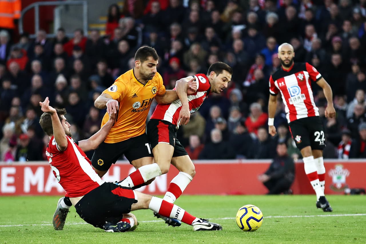 Bednarek (15’) y Shane Long (35’) aventajaron a los locales. Neto descontó al 53’ y Raúl Jiménez anotó de penal al (65’) y el segundo tanto del mexicano cayó al 76’.