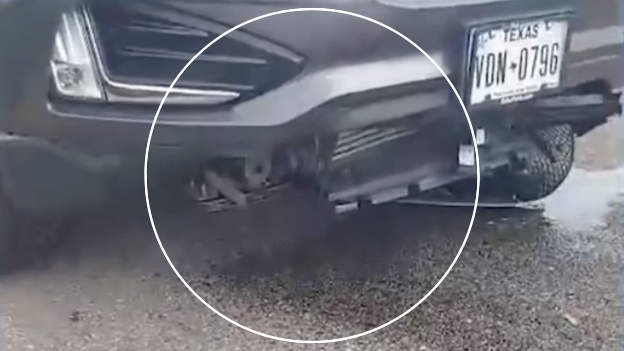 Este es el daño en el auto de Gabriela López por el cual ella tendrá que pagar para repararlo.