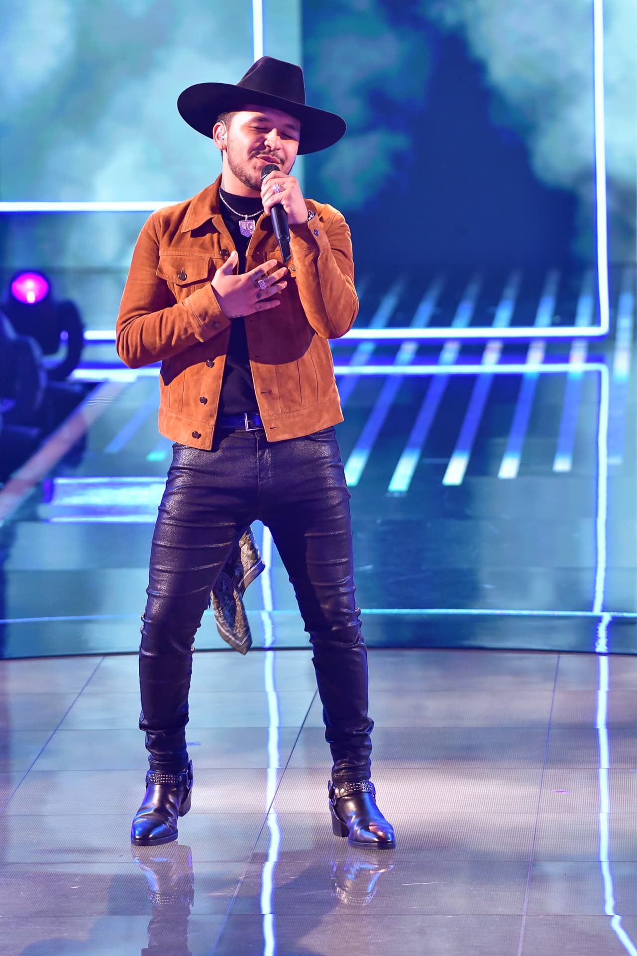 Christian cantó 'De los besos que te di', tema que forma parte de su álbum homónimo.