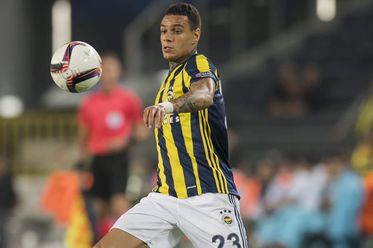 Gregory van der Wiel, tras un año en el Fenerbahce, se iría a la Premier League para jugar con el Crystal Palace.