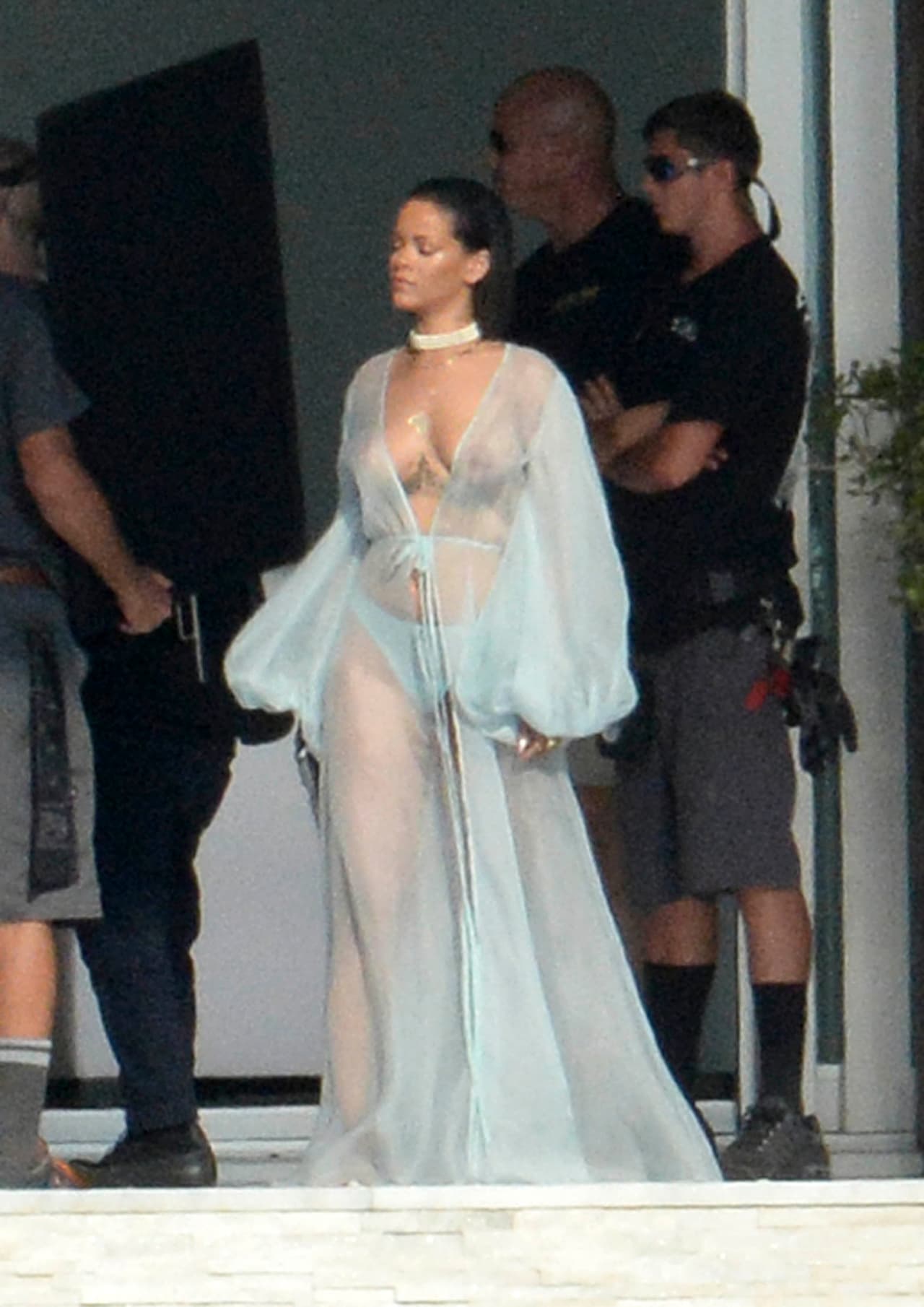 La tendencia del braless indica que no debes usar sujetador sin importar la prenda que lleves.