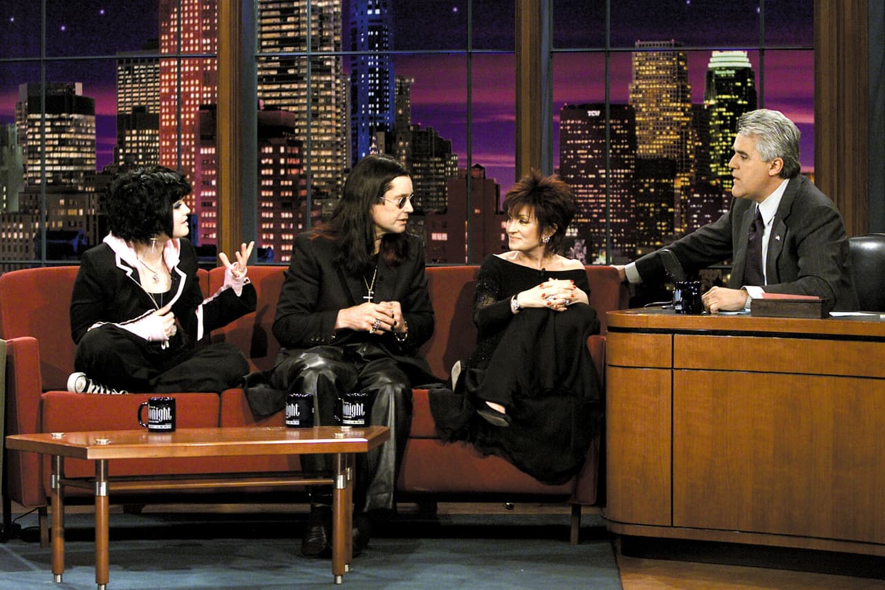 <b><a href="https://www.youtube.com/watch?v=eOEBRy18rgQ" target="_blank">'The Osbournes'</a></b> fue un reality show transmitido por MTV de 2002 a 2005, donde cada uno de los integrantes de la familia eran grabados en sus actividades cotidianas.