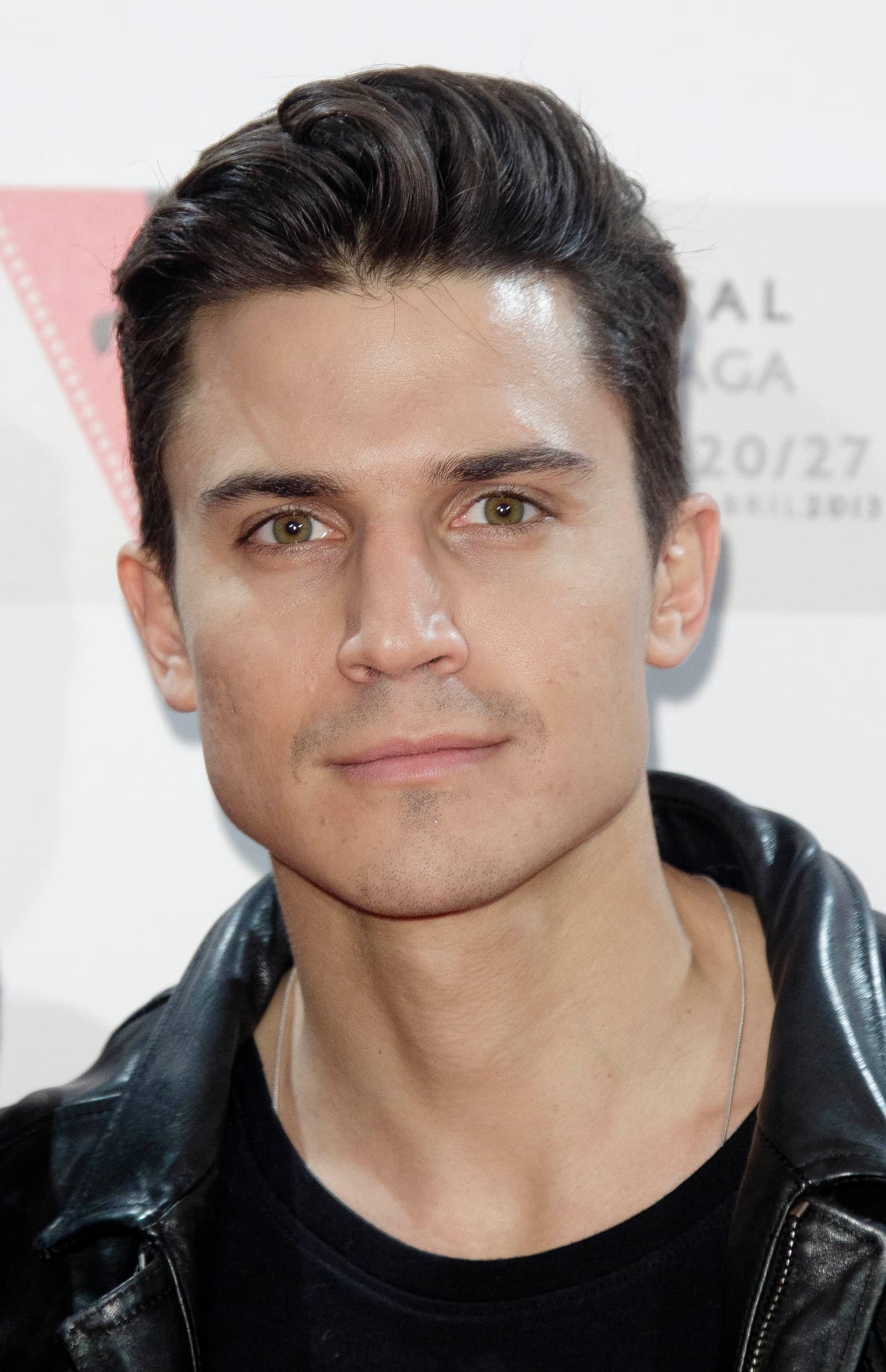 El apuesto actor se convertirá en Javier Morey en El Príncipe, y nos conquistará cada noche apoderándose de la pantalla de UniMás.