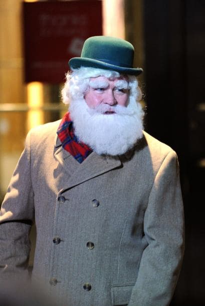 A veces Santa tiene que taparse un poco y dejar el gorro tradicional para optar por otros looks.