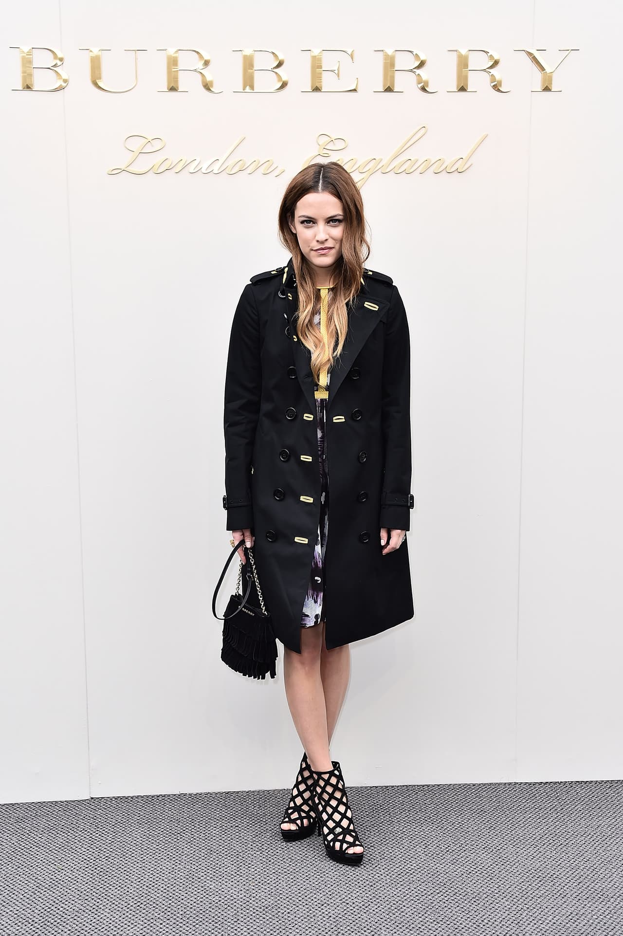 <b>Riley Keough</b> ha trabajado con Dior y Dolce & Gabbana. En la imagen la vemos en un desfile de Burberry. Sus padres son 
<b>Lisa Marie Presley</b> y 
<b>Danny Keough</b>.
