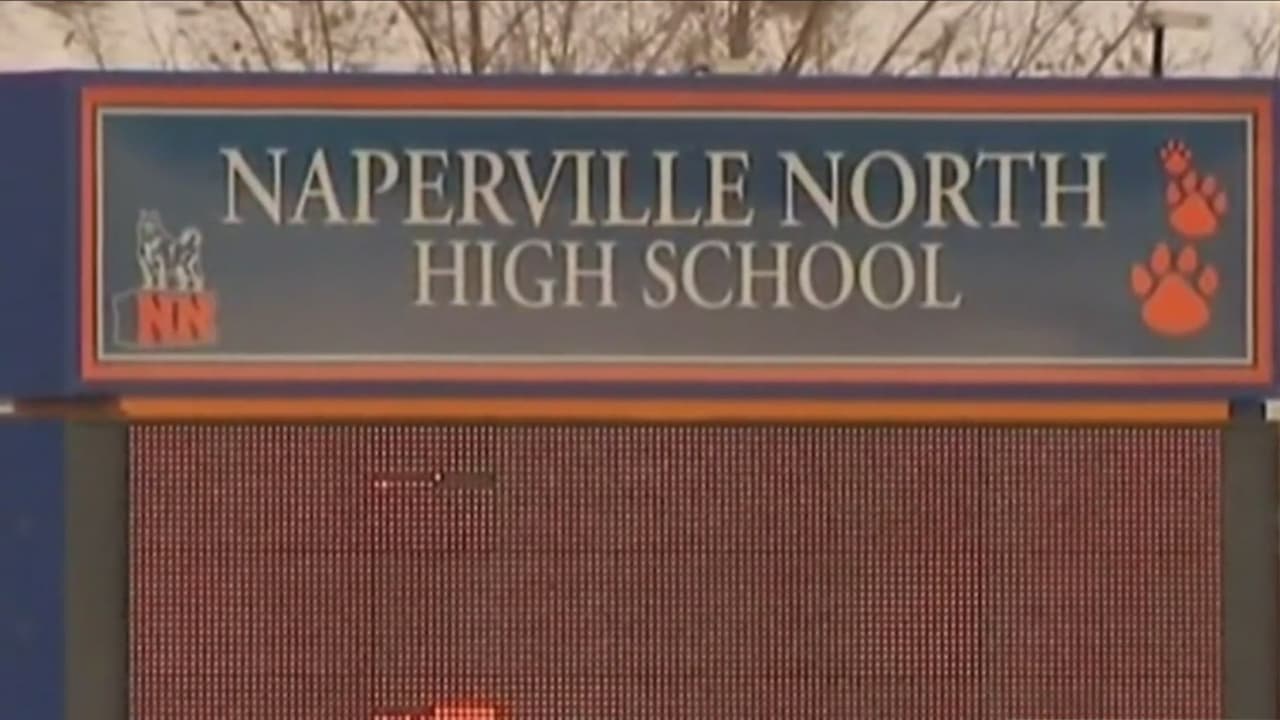 14 estudiantes son hospitalizados tras comer unas gomitas de dulce en una preparatoria en un suburbio de Chicago