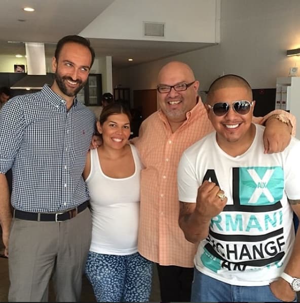 Hasta la fecha, él sigue llevando una buena amistad con Julie Vázquez, quien fuera asistente de Jenni Rivera.