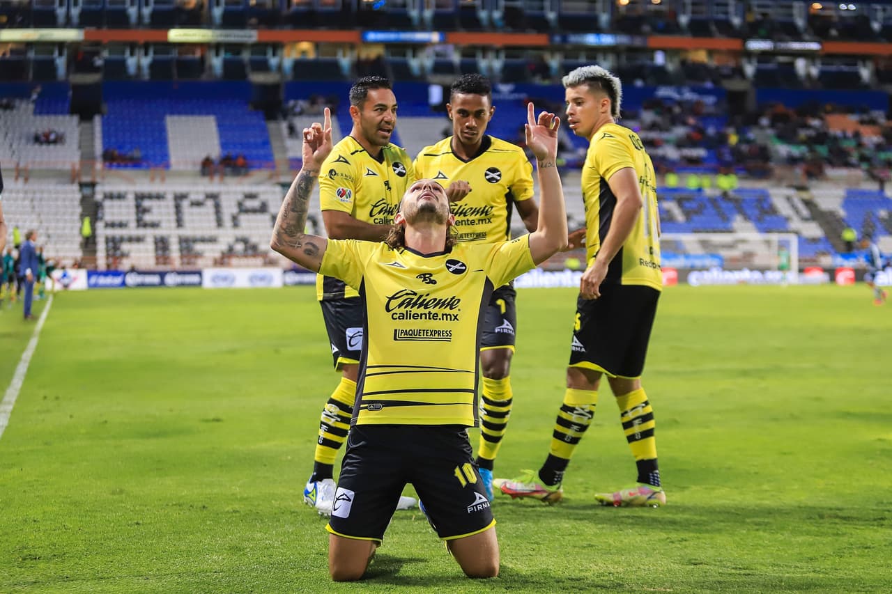 Pachuca rescató un punto en tiempo de compensación y le arrebató a Mazatlán su primer triunfo de la temporada.