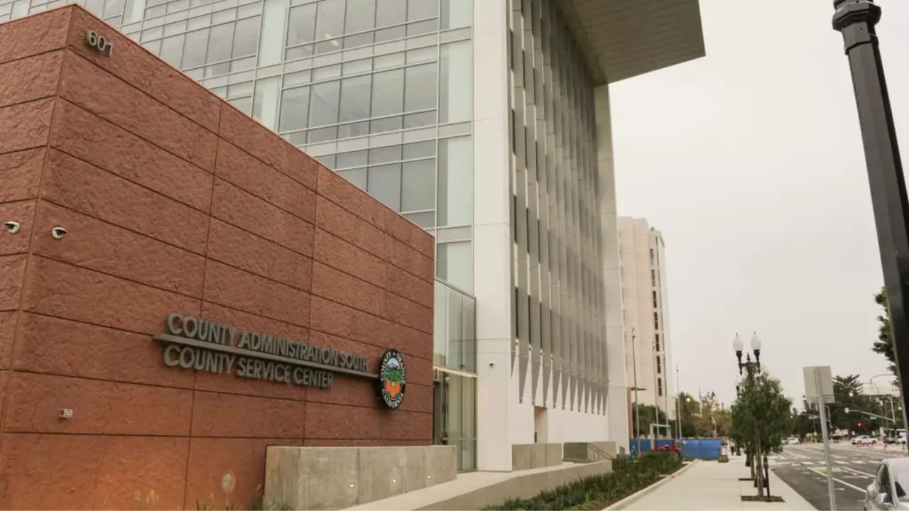 Permiten a visitantes portar armas en edificios del condado Orange