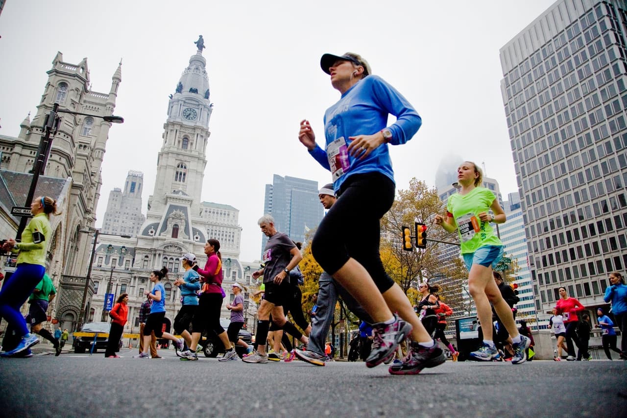 <b><a href="https://www.broadstreetrun.com/" target="_blank">Blue Cross Broad Street Run (1 de mayo)</a></b>: Esta carrera de 10 millas a lo largo de la histórica Broad Street ha atraído a atletas locales e internacionales durante más de 35 años.