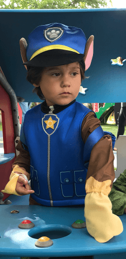 Bruce lucía adorable como 'Chase'.