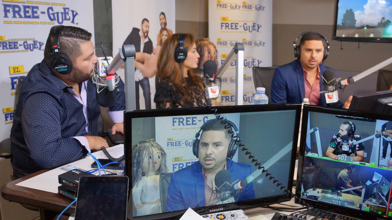 <b><a href="http://www.univision.com/temas/larry-hernandez">Larry Hernández</a></b> está de manteles largos con su nuevo disco 'Lo Blanco y Lo Negro de Mi Vida' y confesó que algunas de las canciones las escribió en la carcel.