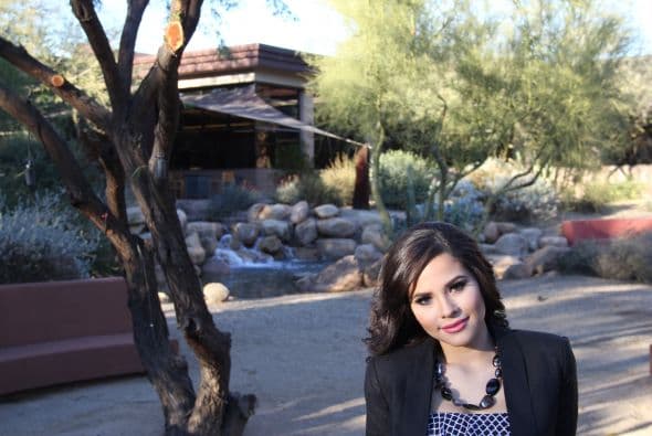 Nuestra representante Gloricely Loug ha llegado muy lejos en Nuestra Belleza Latina 2015. Pero la joven de 19 años podría ser descalificada este fin de semana, dejando sus sueños a medias. Aunque su futuro es incierto, de lo que no hay duda es que a esta arizonense le sobra belleza y talento, como lo muestran esta sesión de fotos en las instalaciones de Univisión Arizona.