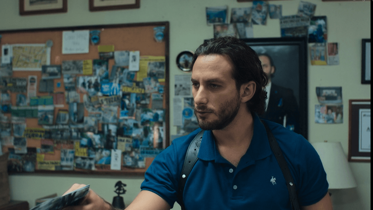 Sebastián Zurita actúa en Profe Infiltrado