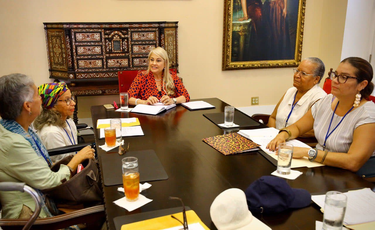 Wanda Vázquez le quita responsabilidades a Mara Pérez sobre Vieques y Culebra