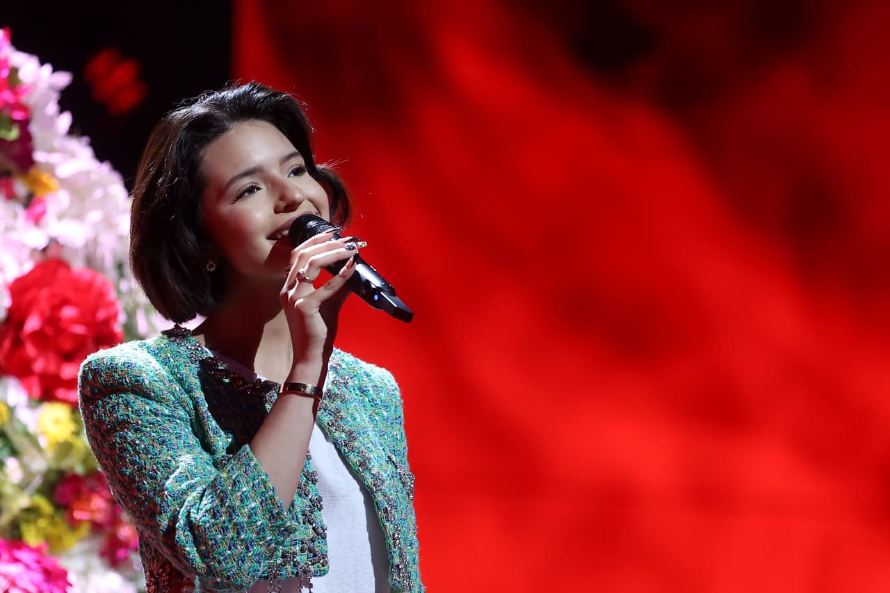 La hija de 
<b>Pepe Aguilar </b>formará parte del tributo a 
<b>Vicente Fernández</b> que la fiesta de la música latina tiene preparado para la leyenda fallecida el pasado 12 de diciembre, por lo que la emoción se adueñará del escenario.