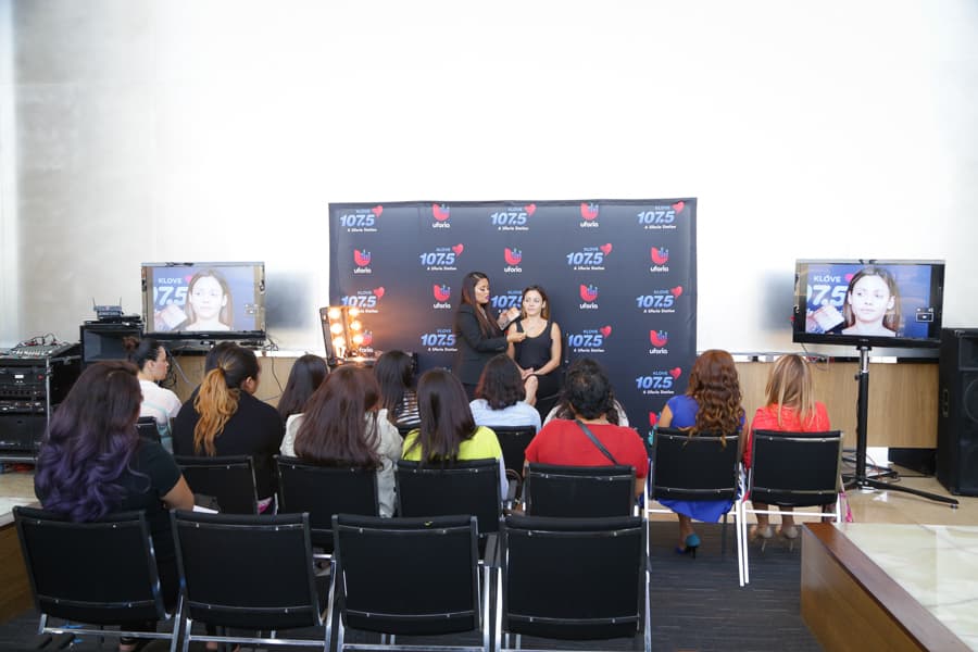 Como parte del grupo de amigas de Donaji “BFF” quince ganadoras tuvieron el privilegio de tomar una clase “Aprender a maquillarse como profesional” auspiciado por Alejandra Barraza de TNT Agency.