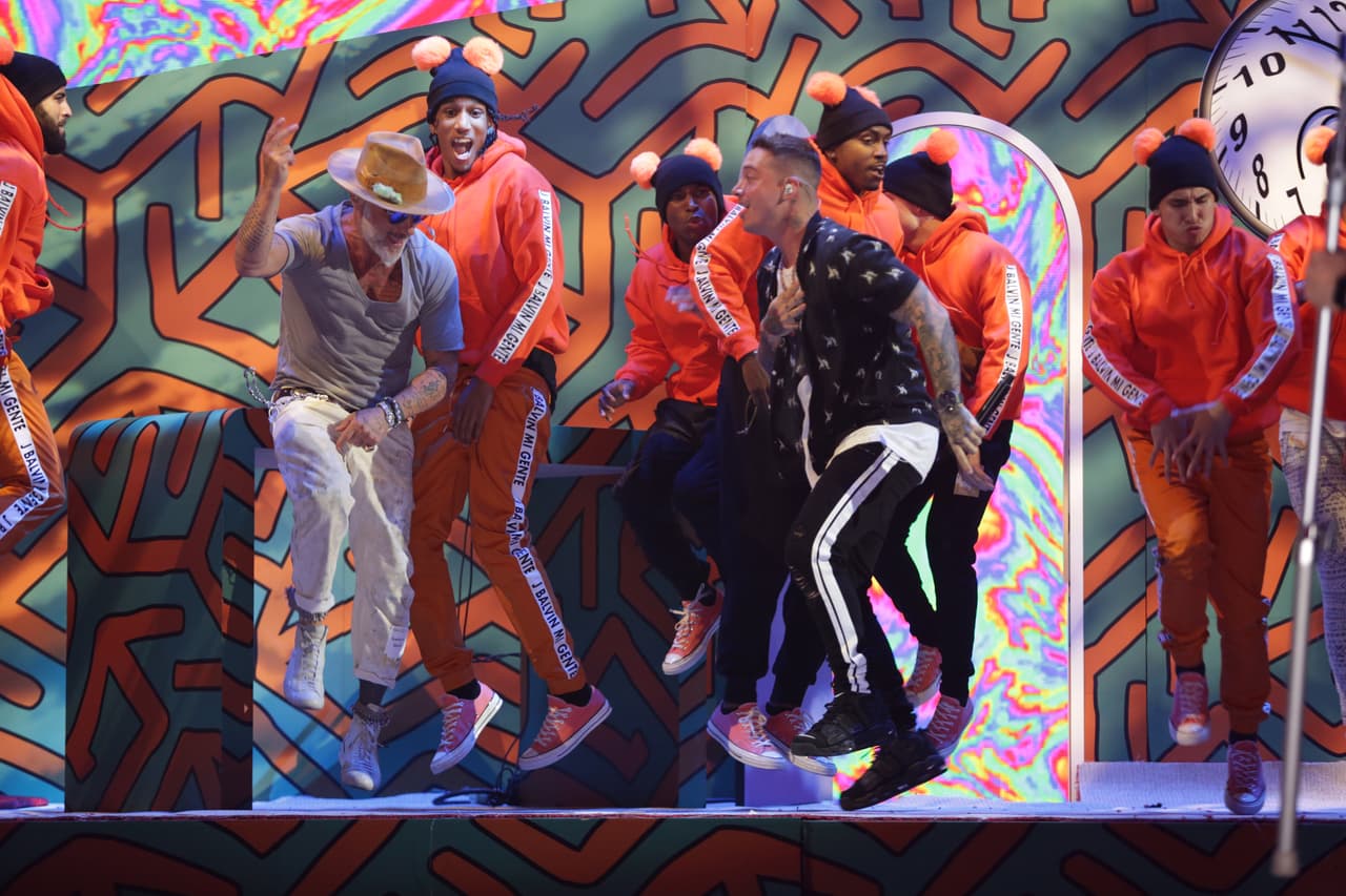 Este éxito de J Balvin fue producido por el DJ francés Willy William, quien también colaboró como cantante en el sencillo.