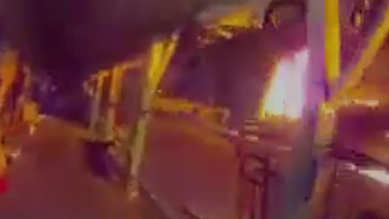 El momento en que rescatan a 10 caballos de un incendio en Saratoga Springs, Nueva York: 17 murieron