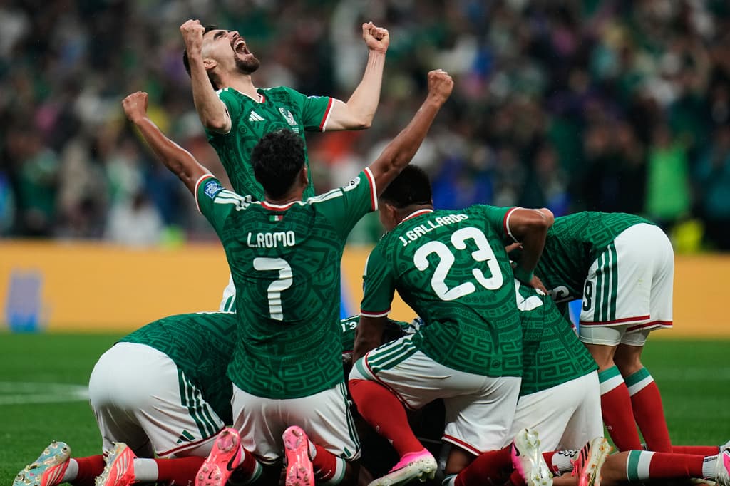 México avanza a octavos de final y deja fuera a Ecuador de la Copa Mundial en un partido perfecto 