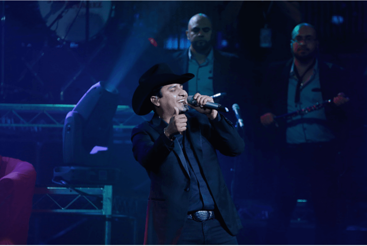 El autor de
<i>Ya se fue</i>, Julión Álvarez, brillando en 2016.