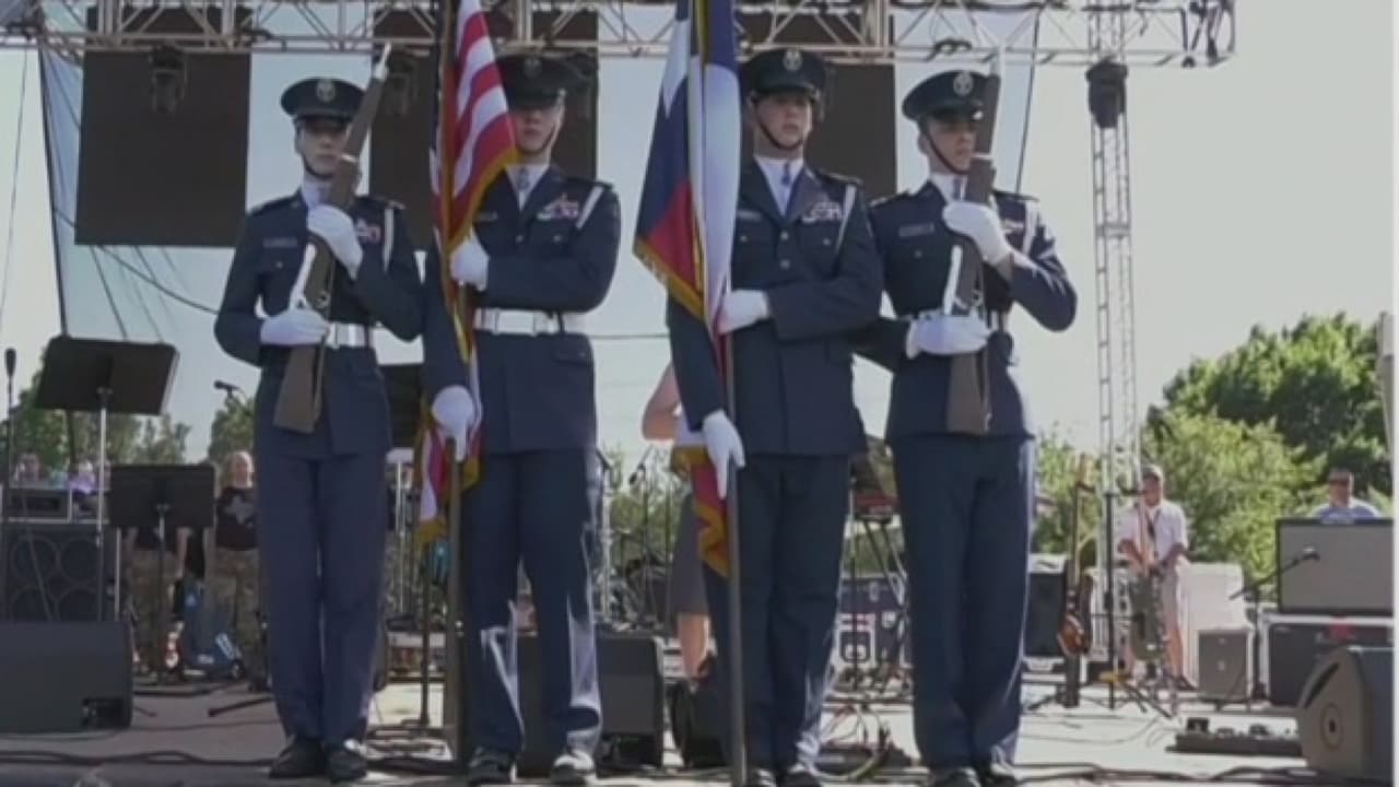 Ya listos para celebrar con fuegos artificiales en la ciudad de Addison
