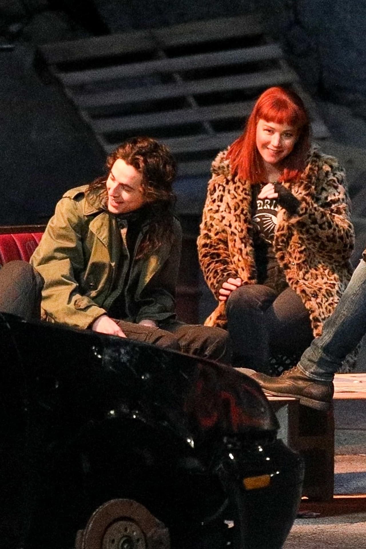 El estallido hizo volar fragmentos de vidrio.