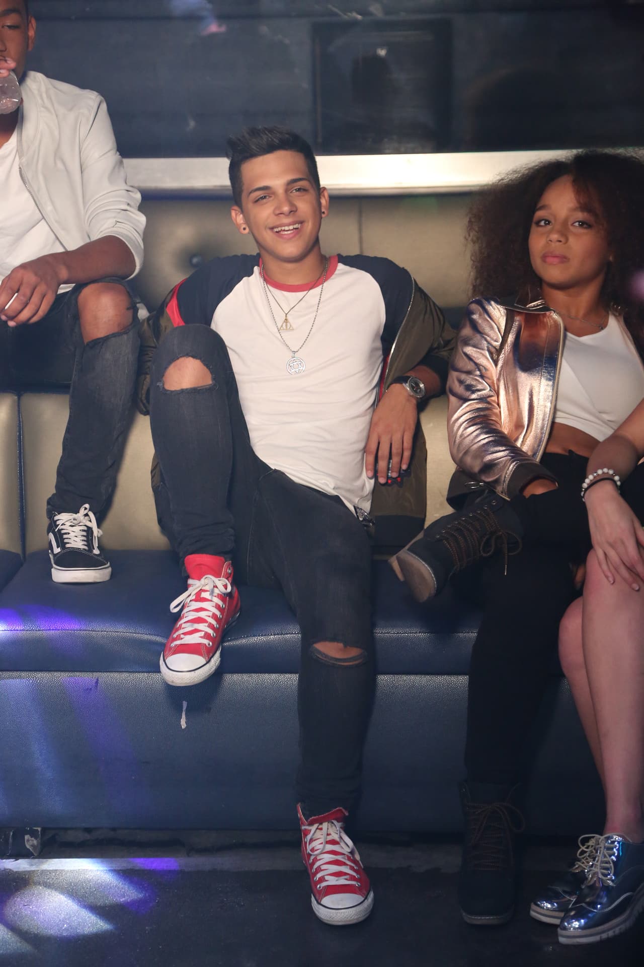 Abdiel, Fabyán, Alondra, Sofía, Verónica y Abel formaron la banda 
<b>Milenios</b>. “Cake by the ocean” fue el tema de su videoclip. Durante las grabaciones los chicos se diviertieron y hasta se sonrojaron al enterarse que había escena de beso.