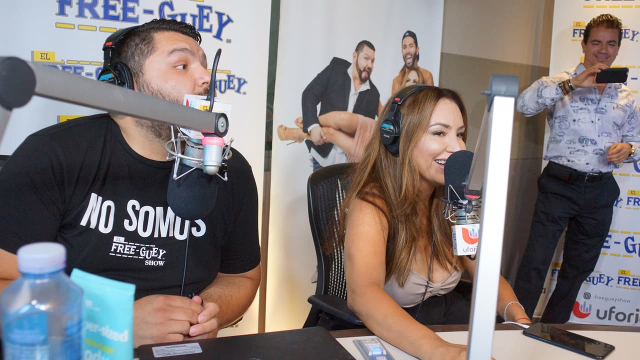 Juan Manuel Márquez llegó al Free-guey show con guante en mano.