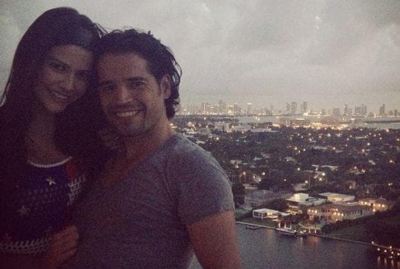 Ese mismo día conocimos "al chico que me roba las sonrisas", gracias a esta foto publicada en Twitter.