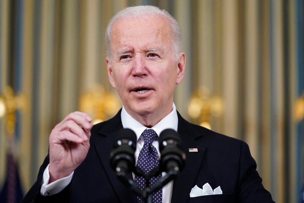 El presidente Joe Biden habla en la Casa Blanca, durante la presentación del presupuesto para el próximo año fiscal el 28 de marzo de 2022.