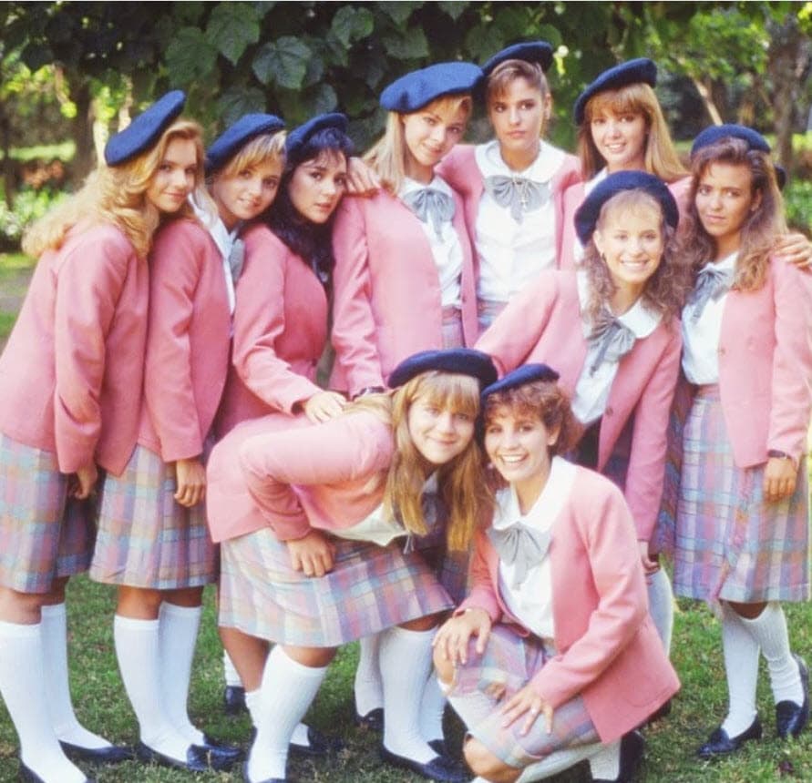 También ha actuado en por lo menos 6 telenovelas, como 'Dulce desafío' (1988), 'Tenías que ser tú' (1992) y 'Las tontas no van al cielo' (2008). 
<br>