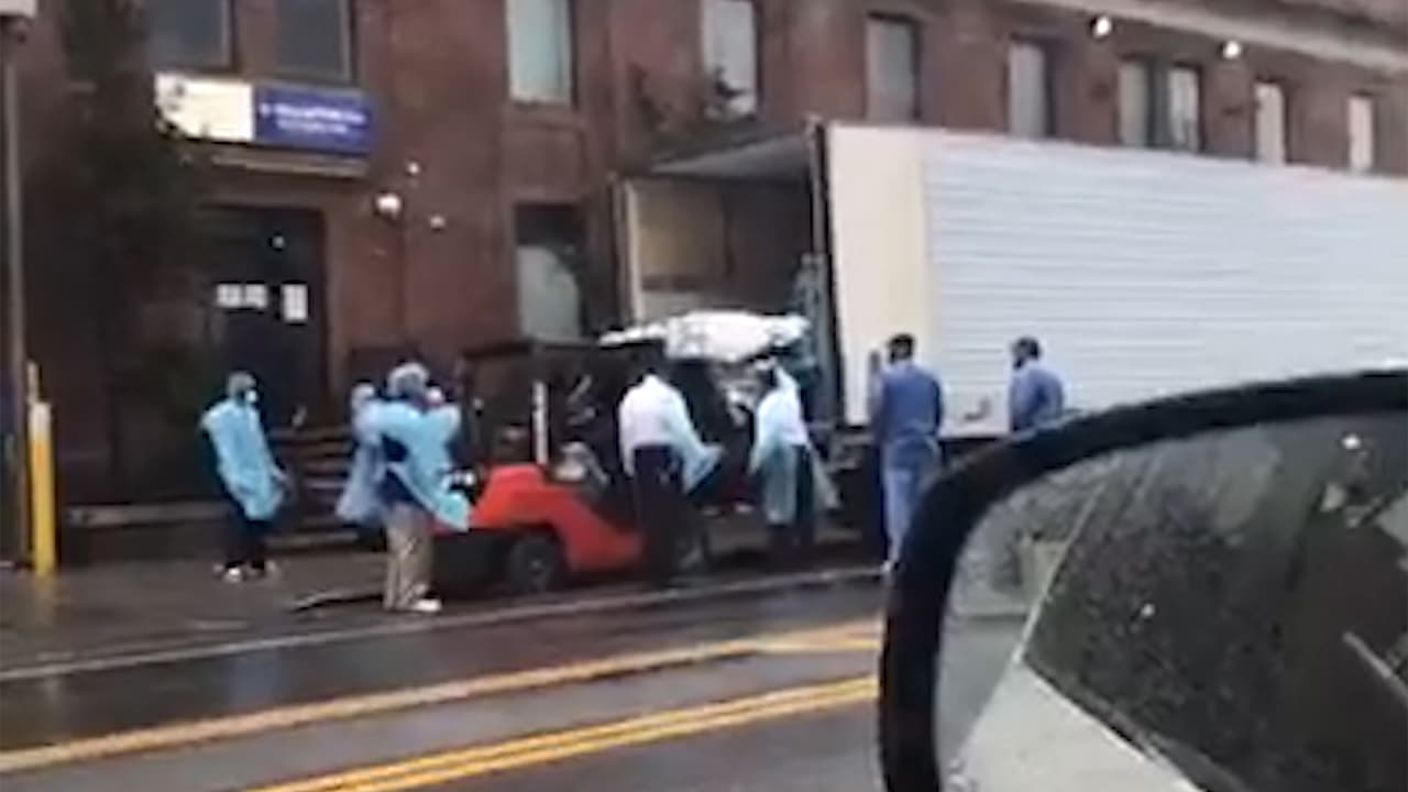 Camiones refrigerados se convierten en morgues en Nueva York en medio de la crisis del coronavirus
