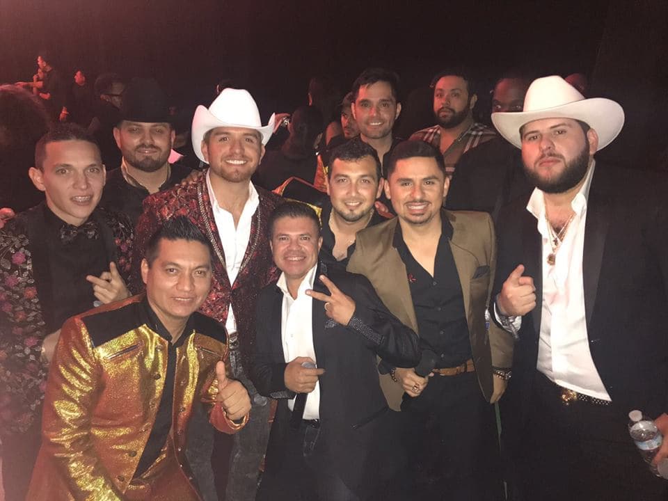 Gran ambiente se vivó este jueves en 'Los Premios de la Radio' 2017, cantantes y bandas del regional mexicano en franca camaradería. Aquí vemos a Jorge Medina, Larry Hernández, 'El Fantasma', entre otros.