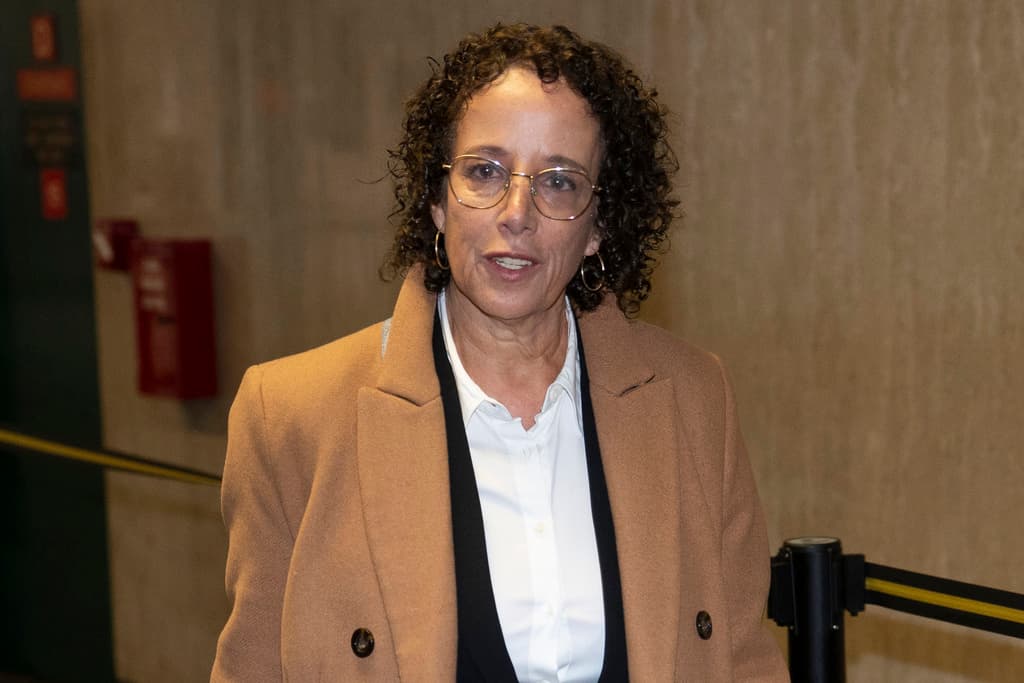 La abogada Susan Necheles llega a la corte penal el 31 de octubre de 2022 en Nueva York.