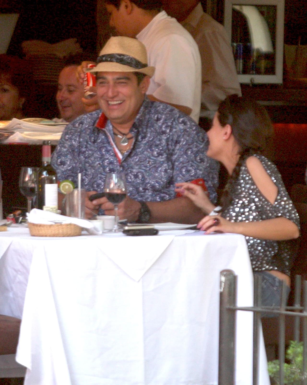 “Llegué a comerme cantidades industriales de tacos, 
<b>100 tacos al pastor</b>, cinco pizzas familiares. Entre mi papá y yo llegamos a comer 25 hamburguesas", declaró entre risas.