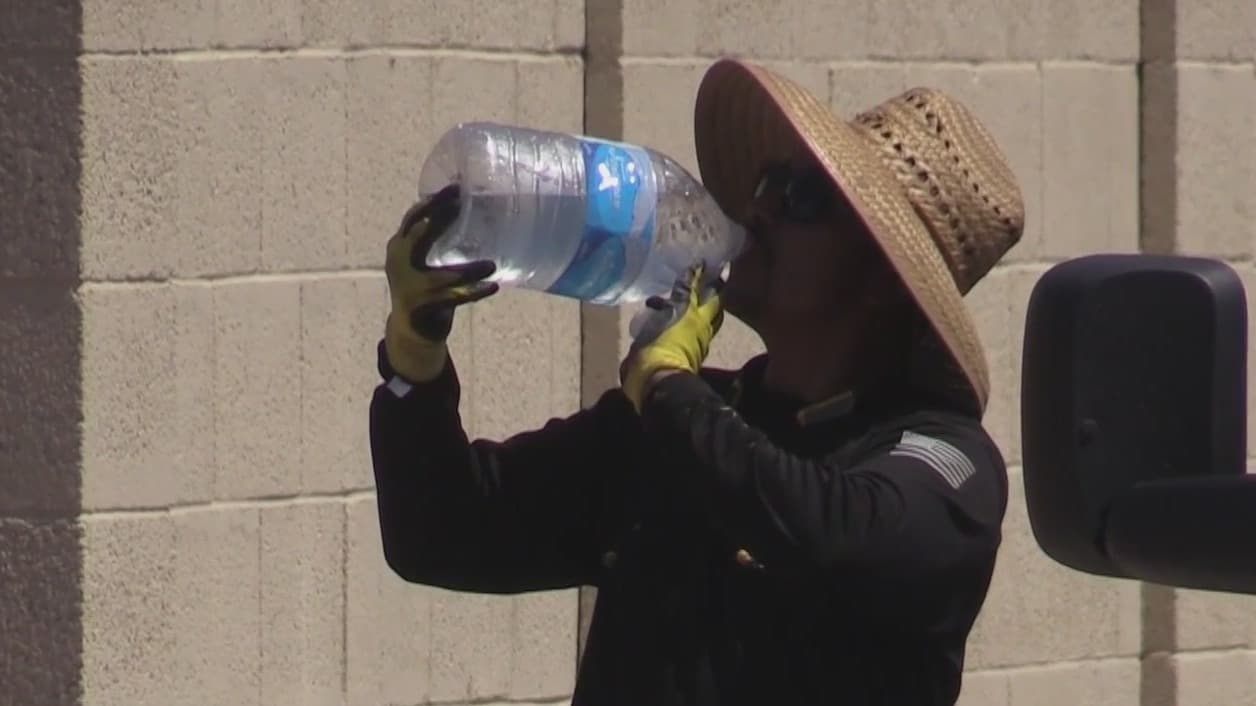 “No ignores los síntomas de un golpe de calor”: conoce y protege tus derechos laborales si trabajas bajo las altas temperaturas de Arizona
