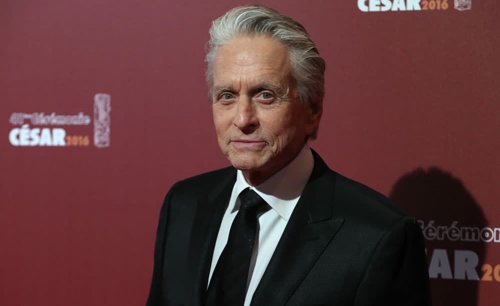 Michael Douglas celebra cinco años libre de cáncer en México