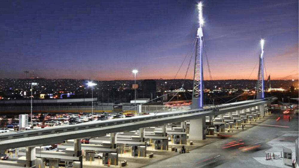 Casetas dobles en cada carril de acceso a EEUU.