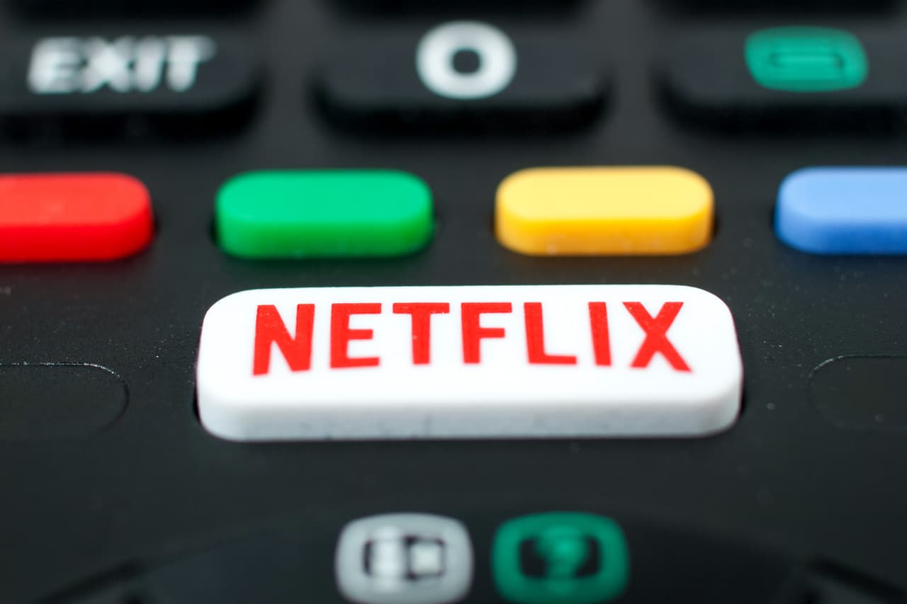 <b>Netflix</b>
<br>
<br>Cada minuto se completan 452,000 horas de transmisión en la compañía líder en el servicio de streaming (en 2020 eran 404,00).
<br>
<br>Netflix tiene una ganancia de 50,566 dólares cada sesenta segundos.
<br>