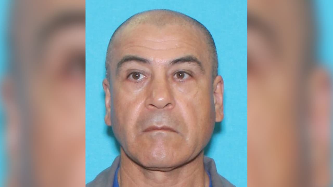 Arnulfo Lopez-Valdovinos (alias Arnulso) de 53 años. Acusado de agresión sexual. Última ubicación conocida Channelview, Texas.