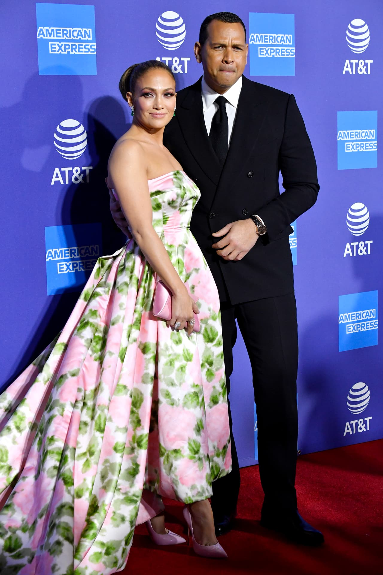 Aunque hubo usuarios que compartieron con él las razones por las que estaban agradecidos, entre ellas que Jennifer López fuera un excelente ídolo que se preocupaba por sus fans, el jugador también recibió reproches.