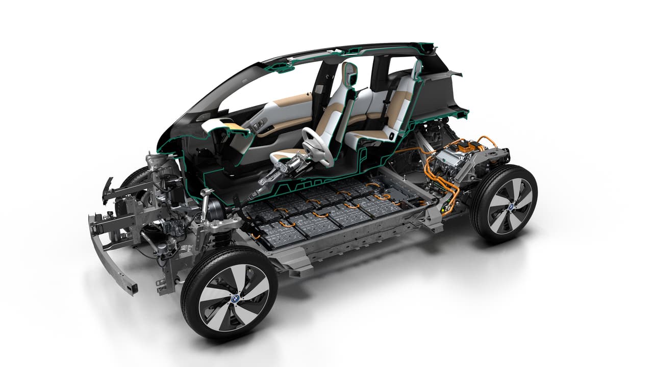 La batería de alto voltaje del compacto se compone de 8 módulos y 12 celdas de almacenaje. La optimización no se tradujo en un incremento del tamaño del pack