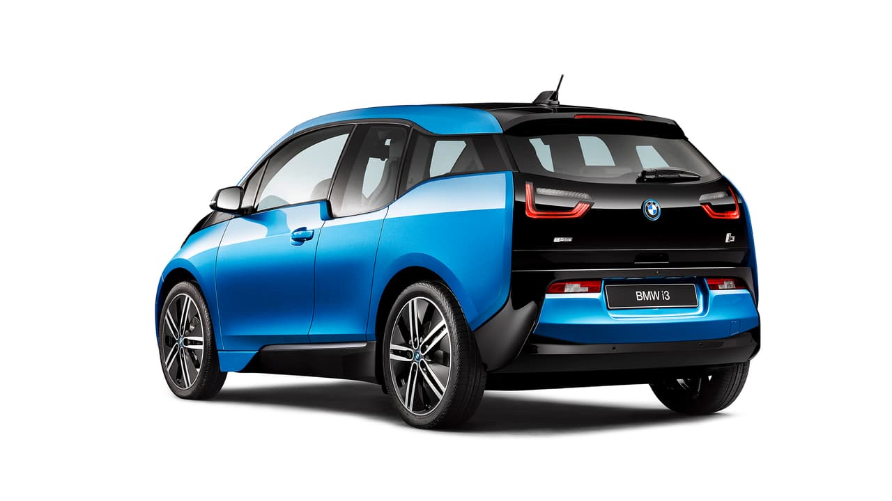 El consumo del i3 2017 es de aproximadamente 2.81 dólares por cada 100 millas recorridas. BMW afirma que se trata del coche con menor consumo de energía en el segmento