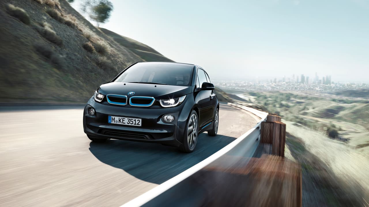 BMW presenta la actualización de su compacto eléctrico i3, que ahora ofrece una autonomía de 114 millas por carga